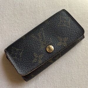 Louis Vuitton Monogram Coated Canvas Leather Key Holder Vintage Luxury